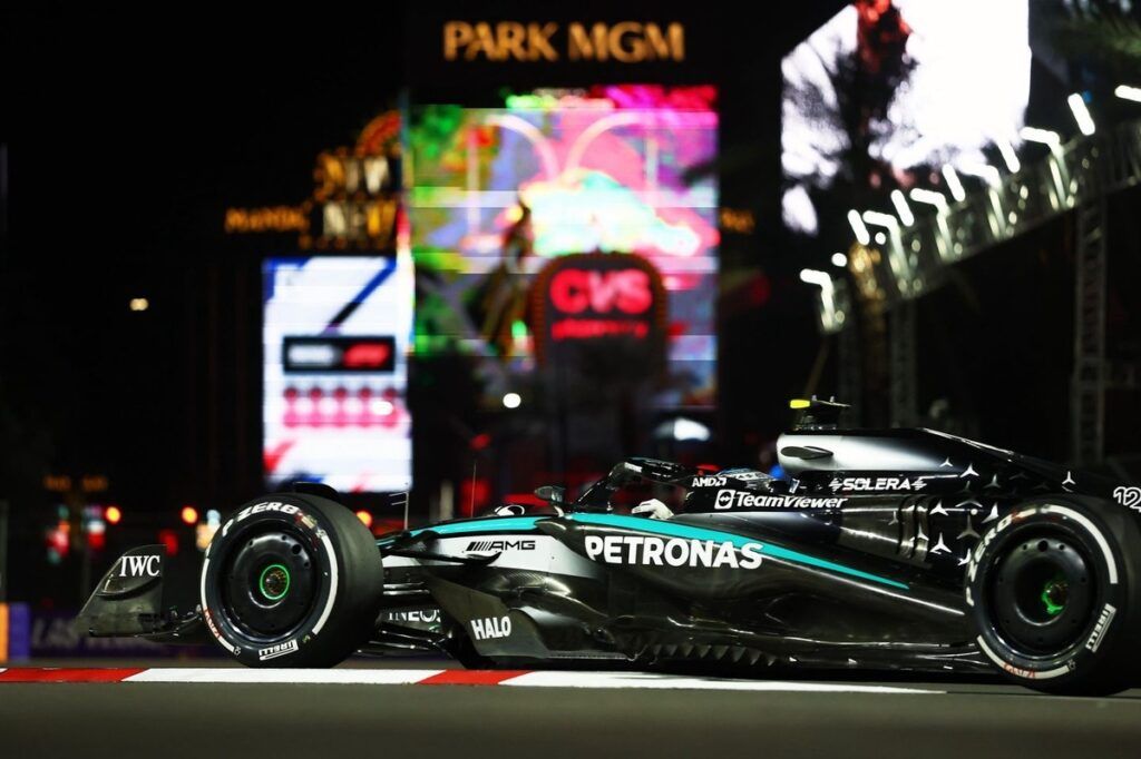 nlsportnieuwsnl's tweet image. Antonelli ‘praatte twintig ronden lang tegen banden’ in F1 Las Vegas - #F1 #Formula1 #Formule1 #MaxVerstappen #RedBull #Ferrari #MCLaren #Mercedes #LewisHamilton #Motorsport #F1News #F1Race #GrandPrix - NLSportnieuws.NL - buff.ly/hEx9ZWL