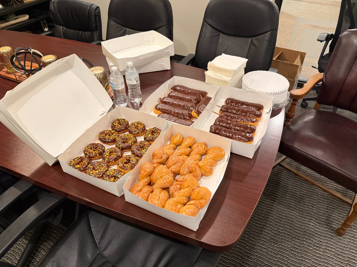 Traversaviation's tweet image. Nothing keeps our team running like hot coffee on a cold rainy morning. Big thank you to @travelin_toms for fueling us up and an even bigger thank you to the hero who brought an umbrella large enough to qualify as a temporary hangar!

#TraversAviation #BizAv #PilotFuel