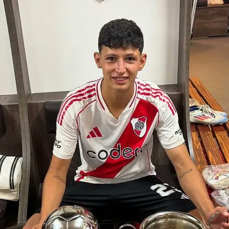 MedioRiver's tweet image. 🚨 Cristian Jaime AFUERA del banco de suplentes, Gonzalo Martinez le gana la pulseada para ser variante en River.