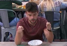 plata_jl_'s tweet image. La novia de crespo viendo como crespo dice "mi novia de ahora mismo" en plena gala #OTGala10