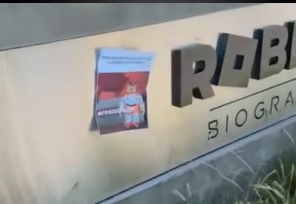 RealSchlep's tweet image. Someone was putting up #FreeSchlep posters at Roblox HQ