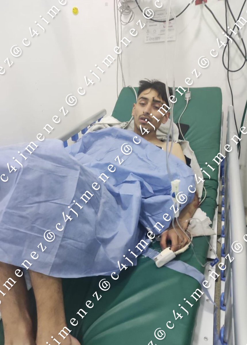c4jimenez's tweet image. BALEAN a MUGROSO EXTORSIONADOR
Jonathan Alejandro Rivera
Exreo
Ayer andaba extorsionando en el Mercado de la Ramos Millán @IztacalcoAl 
Una víctima lo enfrentó y lo baleó.
Así acabó en el hospital.
Agentes de @SSC_CDMX lo resguardan xq su papá lacra se lo quería llevar.