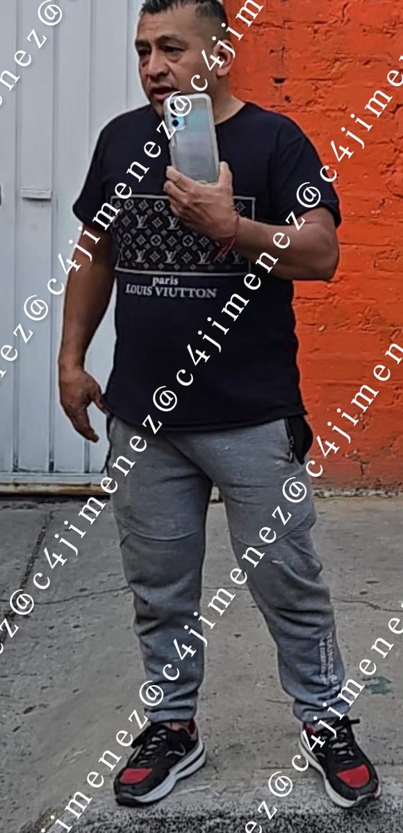 c4jimenez's tweet image. BALEAN a MUGROSO EXTORSIONADOR
Jonathan Alejandro Rivera
Exreo
Ayer andaba extorsionando en el Mercado de la Ramos Millán @IztacalcoAl 
Una víctima lo enfrentó y lo baleó.
Así acabó en el hospital.
Agentes de @SSC_CDMX lo resguardan xq su papá lacra se lo quería llevar.