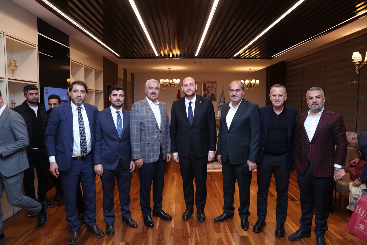 Bir dizi,temaslarda bulunmak üzere,bölgemize teşrif eden,Genel Merkez Teşkilat Başkanımız Sayın ⁦<a href="/abuyukgumus/">Ahmet Büyükgümüş</a>⁩ ‘ü havaalanında uğurlamak için bir araya geldik. ⁦<a href="/omer_iler/">Ömer İler</a>⁩ ⁦<a href="/Mehmet_dilek21/">MEHMET DİLEK</a>⁩