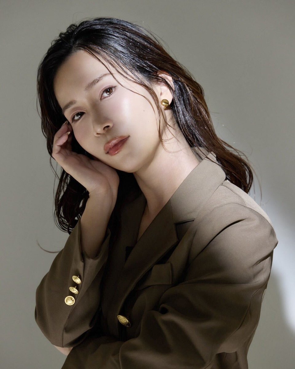 etomoji's tweet image. 本日42歳の誕生日を迎えました🎈
これからも変わらずに学び続ける一年にしたいなと思います。
プロフィール写真を新しくしたので
自己紹介も更新です。

◎清川英恵（きよかわはなえ）
・株式会社etomojiの経営者
・コンサルタント、デザイナー
・兵庫県西宮市出身
・射手座のＢ型…