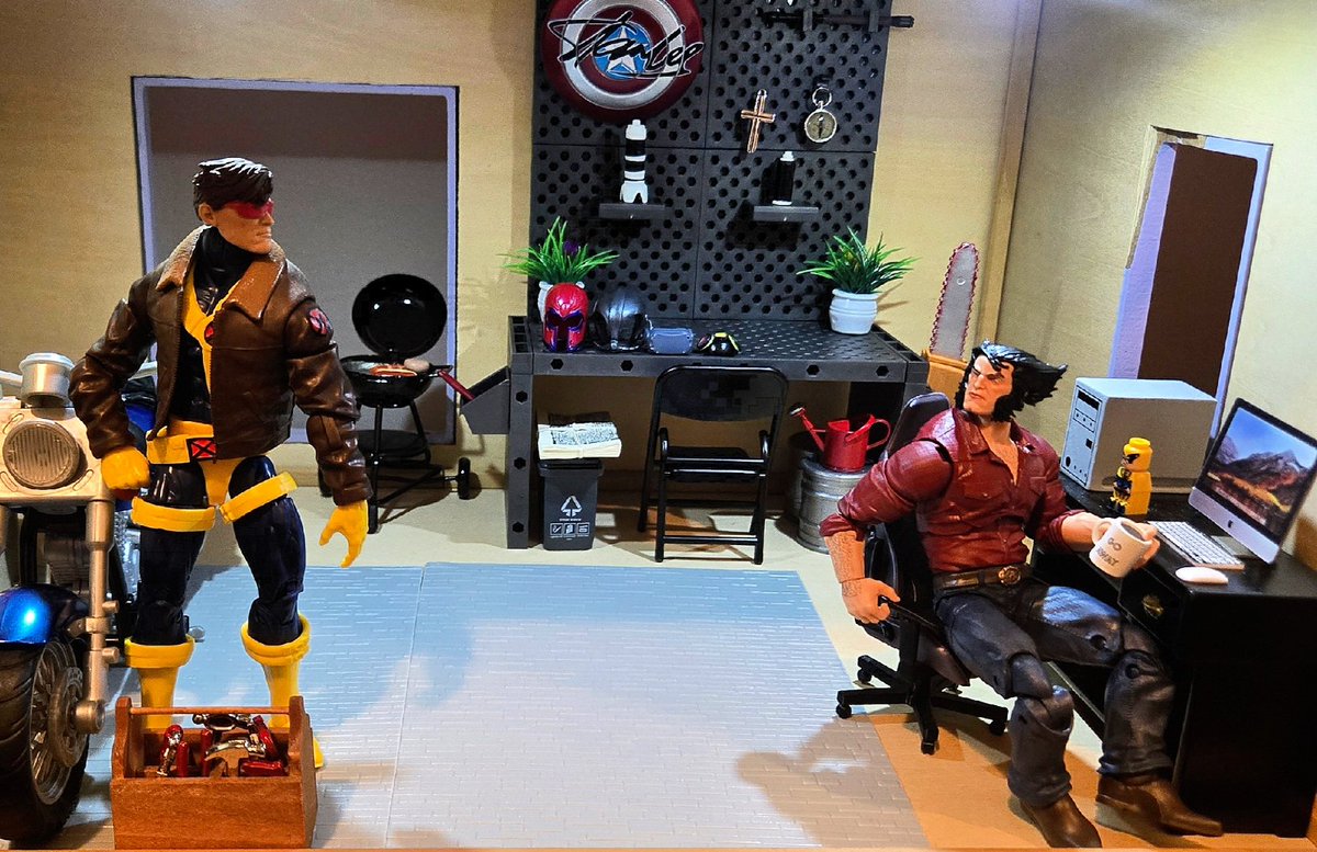 XmenFanRicardo's tweet photo. Bought Logan a new computer chair to complete his office area. I think he likes it. Cyclops on the other hand...
#Xmen #TheUncannyXmen #XmenToys #ActionFigures #XmenPhotos #XmenHome #XmenHouse #Miniatures #MiniFigs #MiniFigures #Marvel https://t.co/4v6EtwIOeN