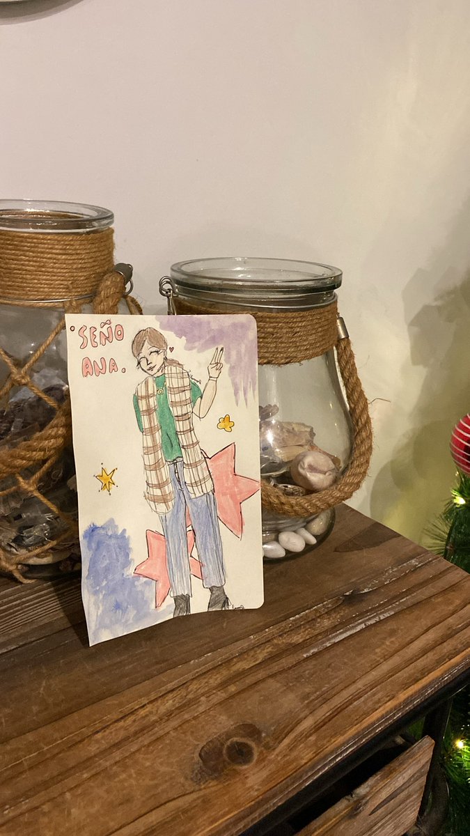 anamunalv's tweet photo. Y entonces te das cuenta de que todo mereció la pena. Cada lágrima, cada crisis de estrés, cada proceso de oposición. 

La chiquilla no se hará ni una idea de lo feliz que me ha hecho con este regalo. 

Tengo la mejor profesión del mundo 🌍 ✨❤️👩🏻‍🏫 https://t.co/zzUlInVMjL