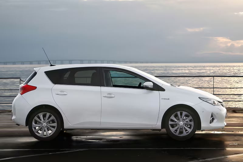 aracexpert's tweet photo. toyota corolla/auris 1.8 hibrit

kullananlar sanayi yüzü görmüyor. (çünkü japonlar yapısal olarak sağlam).

tasarım 5/10
performans 5/10
yol tutuş 6/10
kalite 7/10
yalıtım 5/10
tüketim 9/10
donanım 6/10
konfor 7/10
iç hacim 7/10
ortalama fiyat: 1.7m - 2.5m hibrit yeni kasalar https://t.co/84Fqo9nROk