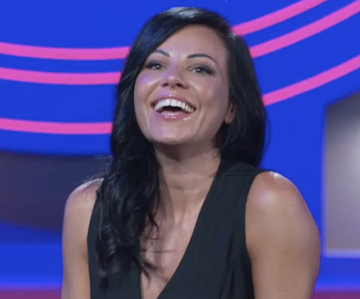 LoveTrashTV_'s tweet image. Rasha prima della busta: tra me e Omer ci sta solo una conoscenza 

Rasha dopo la busta: lui è l&apos;uomo che mi difende è sempre accanto a me 

#grandefratello #jonita