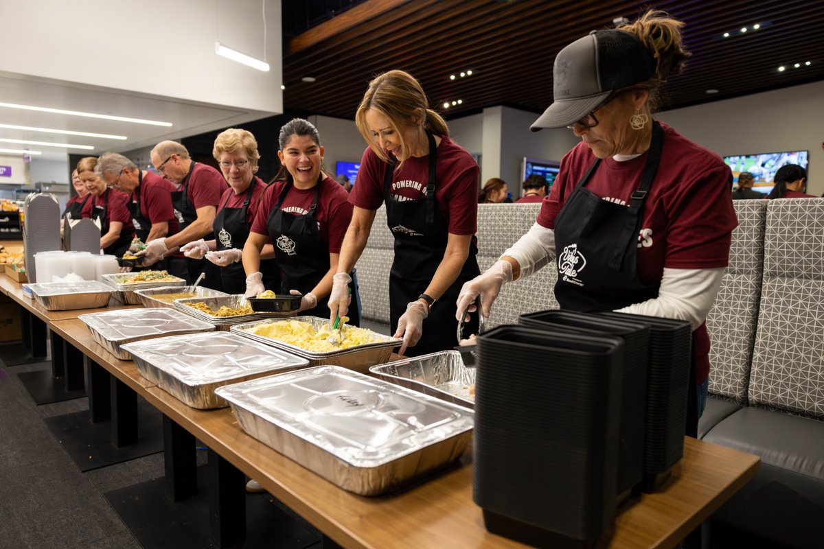 vikingsfdn's tweet photo. Vikings Table, powered by @XcelEnergy, packed 3,375 Thanksgiving meals! Thanks to @vikings GM Kwesi Adofo-Mensah, Legend Pat Williams, Xcel Energy staff,  + Vikings volunteers, the meals were delivered to 10+ local organizations, spreading holiday cheer across the Twin Cities.💜 https://t.co/aOrr8XcLqJ