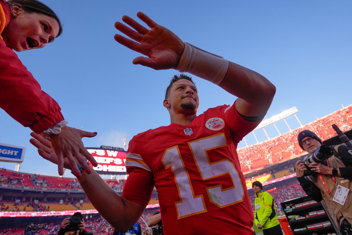 Patrick Mahomes credited the defense and the crowd at GEHA Field at Arrowhead Stadium for providing a fourth-quarter spark in an overtime win against the Colts. 

📸: Charlie Riedel/AP

<a href="/todpalmer/">Tod Palmer</a> reports: kshb.com/sports/footbal…