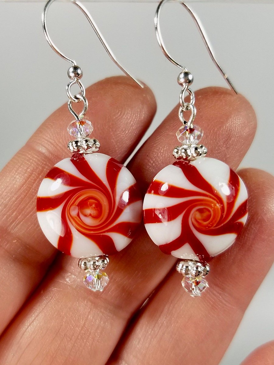 BluKatDesign's tweet image. Fun &amp;amp; festive for the holidays! Red and White Peppermint Bead Drop Earrings, Holiday Christmas Jewelry - Etsy buff.ly/6Juh7fa ❤️🤍 #christmasjewlery #holidayparty #shopetsy