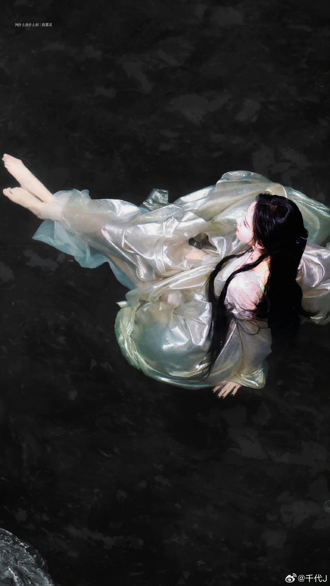 fluffyflow3r's tweet image. Pois tá divina 

#chenduling • #veilofshadows