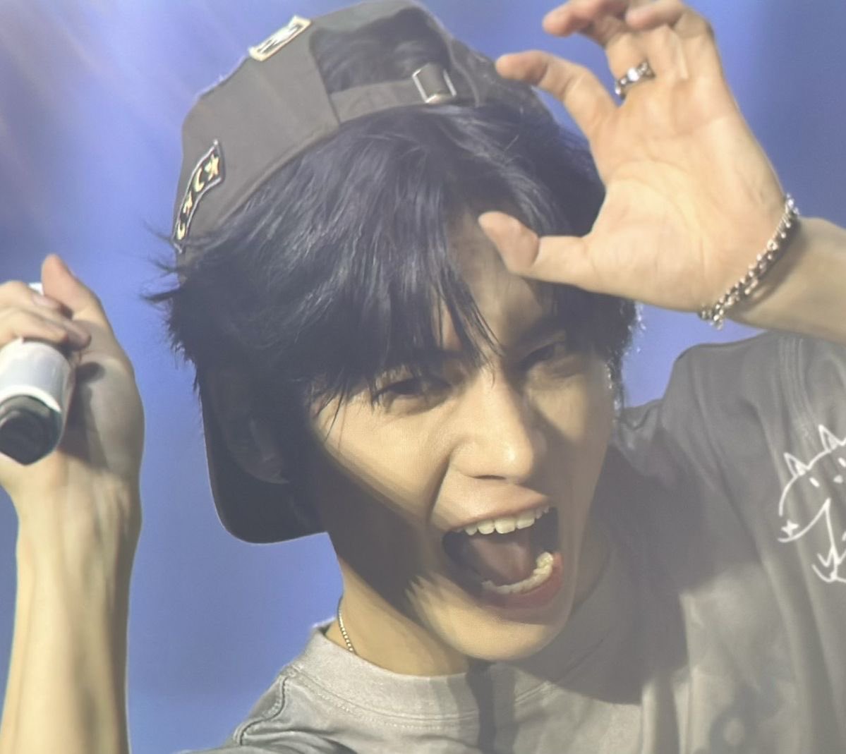 tyunhourly's tweet image. I love whatever is wrong with him 

#TAEHYUN #태현