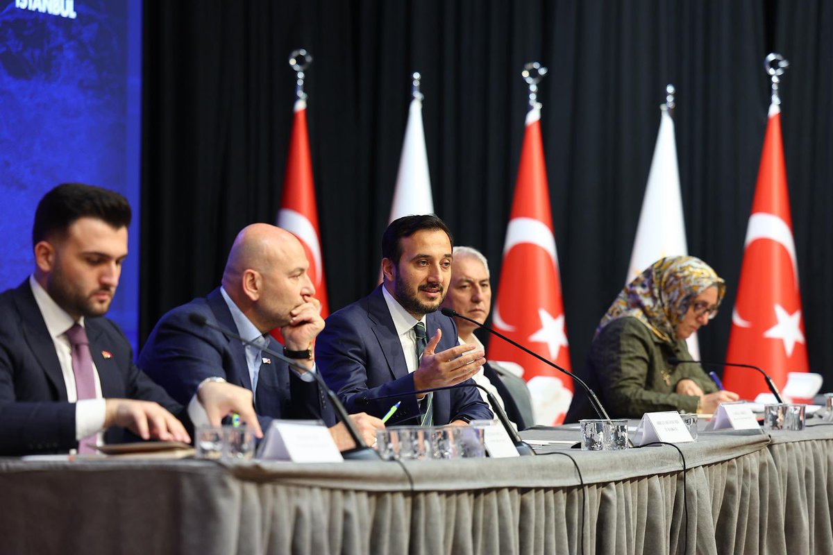 İl Danışma Meclisimizi teşkilat gündemiyle gerçekleştirdik.
Milletvekillerimiz, Üç Kademe Yönetim Kurulu Üyelerimiz, İlçe Başkanlarımız, Belediye Başkanlarımız ve Belediye Meclis Üyelerimizin katılım sağladığı danışma meclisimizde; üye çalışmalarımızdan, vatandaşlarımızdan gelen