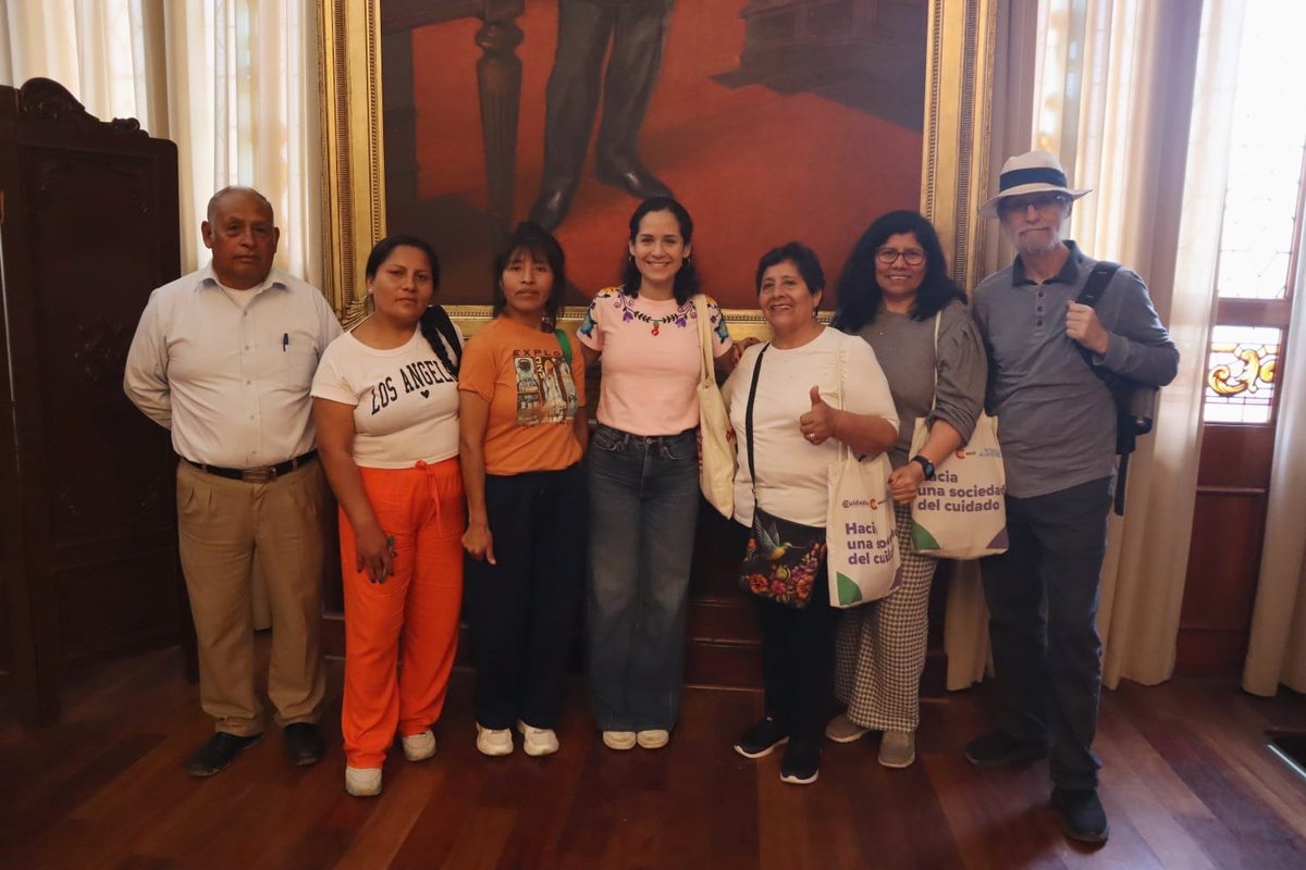 sigridbazan's tweet image. ¡Las ollas comunes exigen #PresupuestoDigno!
En el marco del debate de la Ley de Presupuesto hoy la Red de Ollas Comunes de Lima Metropolitana llegó al Congreso para pedir que el MEF destine S/310 millones, montó que permitirá sostener a las ollas comunes en todo el 2026.