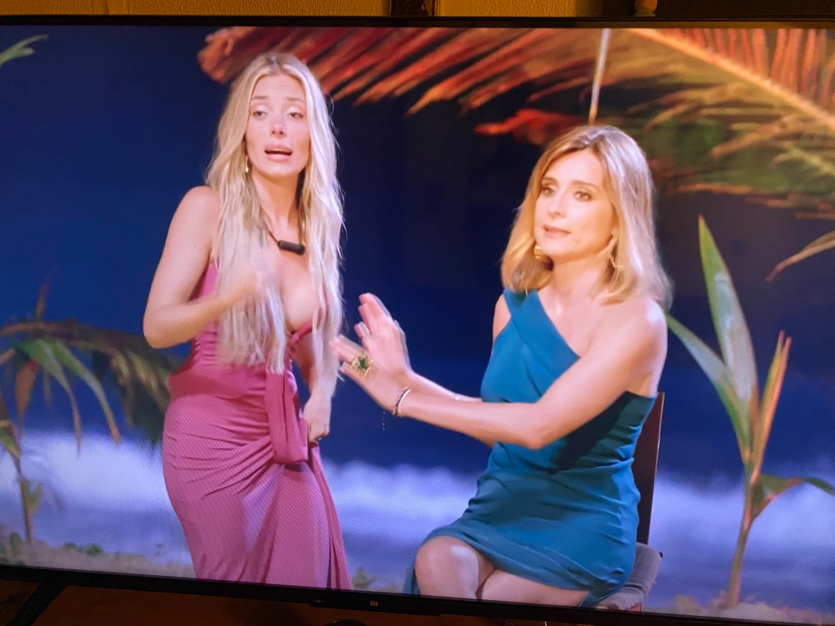 Creo que es la tia más hipócrita que ha pasado por todas las ediciones… le ha faltado foll@rse a Gerard en la encimera de la cocina y dice que no se encuentra bien por que su novio le ha tocado el vulo a otra… CLAUDIA LO DE TU CABEZA ES CINE #LaIslaDeLasTentaciones10