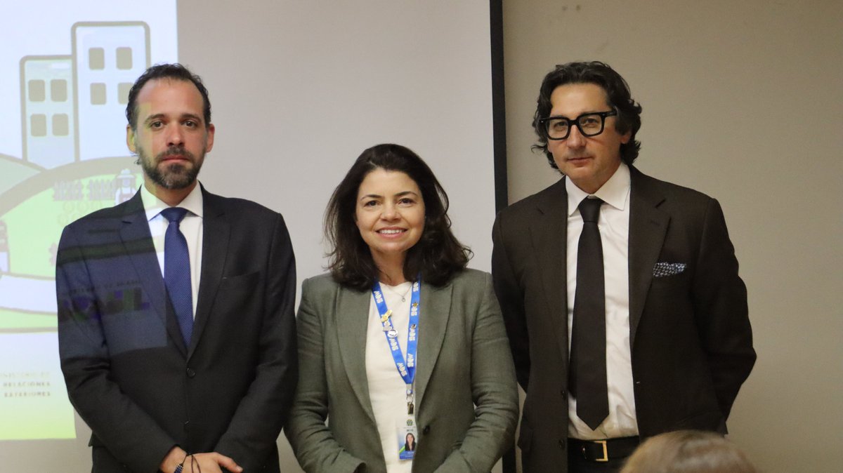FAO_Colombia's tweet photo. 🌍 En el evento Agricultura urbana, intercambio Brasil–Colombia,@AZimmermannFAO resaltó que transformar los sistemas alimentarios urbanos es clave frente a la crisis climática y para un futuro sostenible.

@FAOAmericas @FAO_Colombia
#SistemasAlimentarios #AgriculturaUrbana https://t.co/8jsvvpxqp4