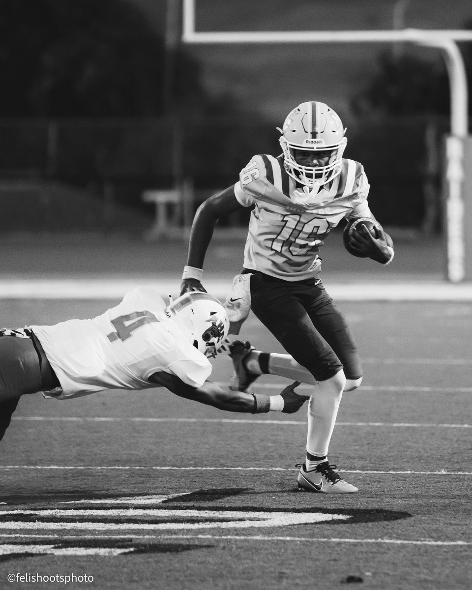 Updated film 🎥 
True dual threat Quarterback ✍🏾
<a href="/CoachStuMC/">Mike Stuart</a> <a href="/CoachTim_MC/">Tim Lomicka</a> <a href="/JalinBurrell/">Jalin Burrell</a> <a href="/CoachJDiazMC/">John Diaz</a> <a href="/mcraidersfb/">MC Raider Football</a> <a href="/JUCOFFrenzy/">JUCO Football Frenzy</a> <a href="/JuCoFootballACE/">JuCo Football Forer</a> 

hudl.com/v/2TBM1v