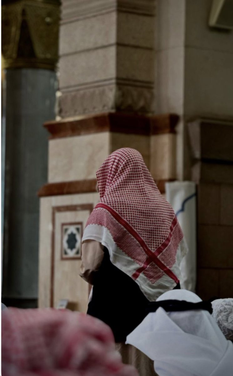 lllkyz's tweet photo. أتدري ما معنى "الأنس بالله" ؟
 أن تأنس بالله في كل موقف، فيفيض عليك بالطمأنينة والأمان،
أن يصبح كل شيء متروكًا لله بلا قلق ولا خوف من المستقبل، أن تتوكل على اللّٰه في كل قرار، وتأنس به في كل خطوة،
وكأنك مُتّكئ في مكان آمن لا يمسّهُ خوف ولا قلق
فاللهم ارزقنا الأُنس بك🤍. https://t.co/4tYSto1937