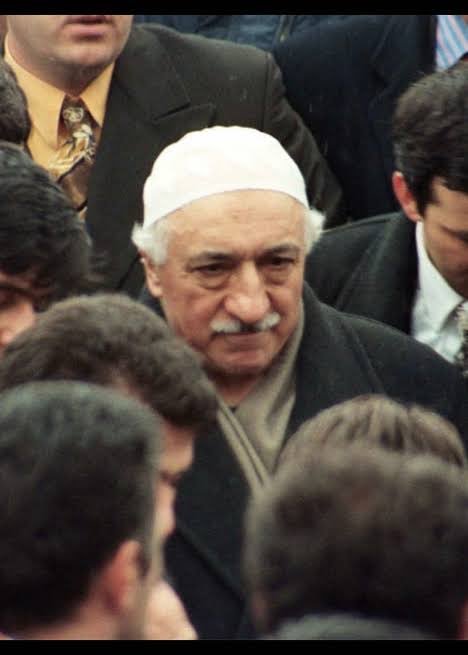 Şuraya gerçek “Başöğretmen” in fotoğrafını koyalım