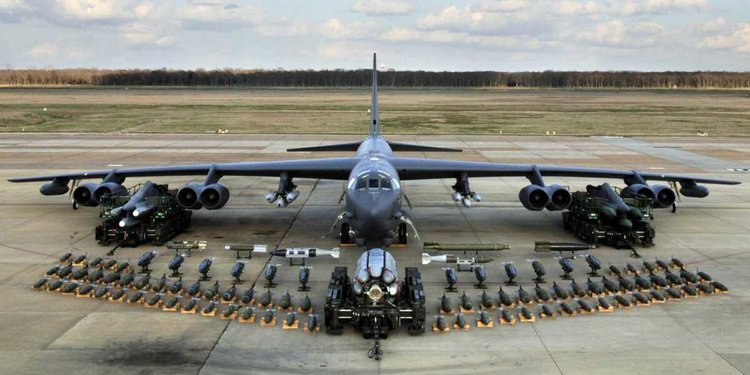 ConflictTR's tweet photo. #SONDAKİKA

🚨 ABD'ye ait B-52 stratejik bombardıman uçağı, Venezuela kıyılarında uçuyor. https://t.co/ULEiy2C4lQ