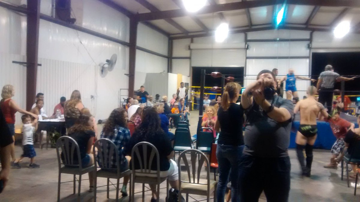 fosterforyou's tweet image. #MemoryLaneMonday #FamSelfies #Foster #NWAWildside #SouthernExtremeChampionshipWrestling #Wrestling #ProWrestling #FosterProWrestling #FosterForYou #FosterFam @WilliamBehrens @JoshStorm319 #ThanksForTheMemories #ThnksFrThMmrs