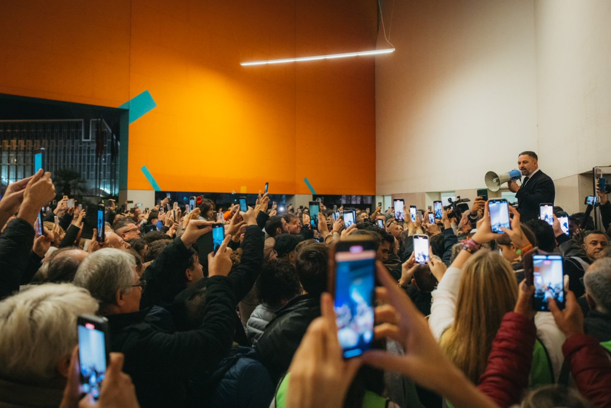 Santi_ABASCAL's tweet image. ¡Gracias Zaragoza!
#DentroyFuera