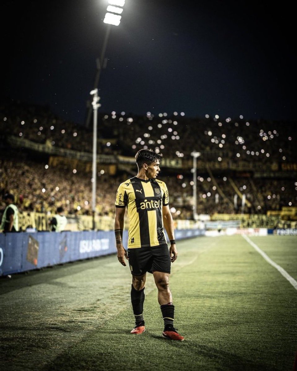 Que ganas de que le toque un buen plantel y un buen año a Arezo, que loco que se lo merece y ha ligado mal