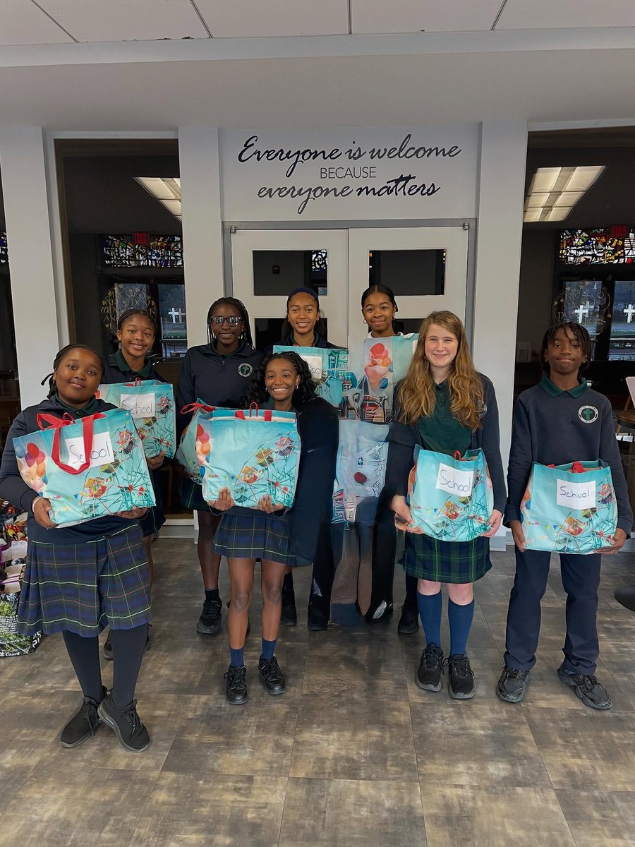 ADWCathSchools's tweet image. During this season of giving, our students are putting their faith into action in meaningful ways. Across our #ADWcommUNITY, they’re engaging in service projects that support families, parishes, and neighbors in need.