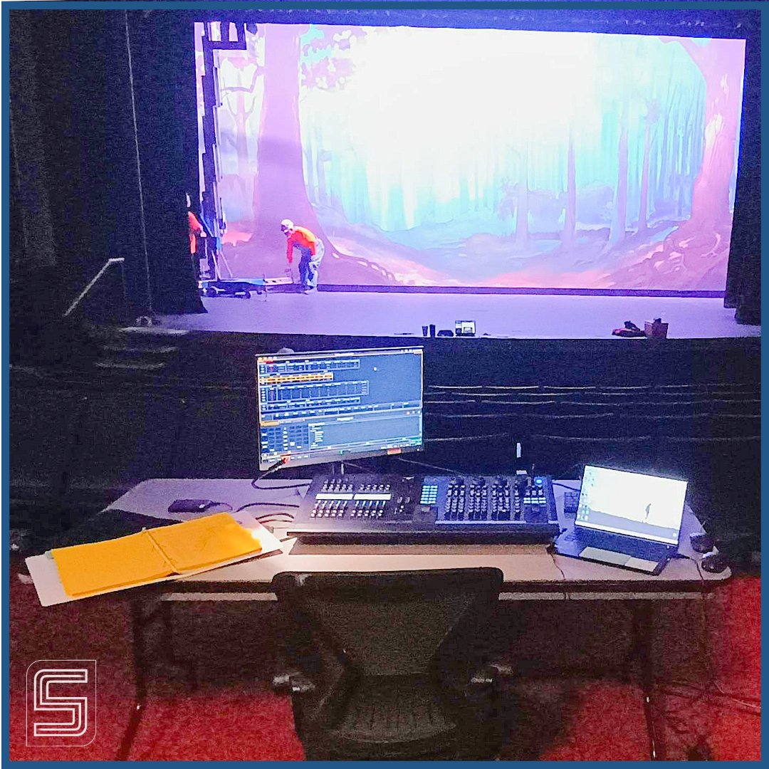 ScenicSolution's tweet image. This installation is nearly finished. Time to focus lights!
#SecretProject