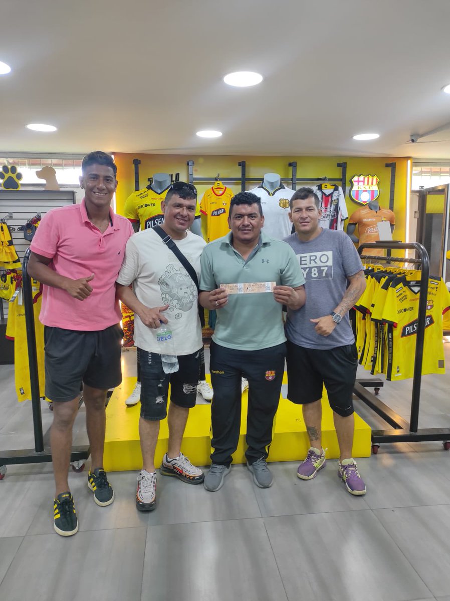 BSCSTOREoficial's tweet image. Lissete Gaibor, José Chumo y Kevin Wesley, participaron y se llevaron sus entradas gracias al Giveaway de #BSCStore 👏💛

#BarcelonaSomosTodos