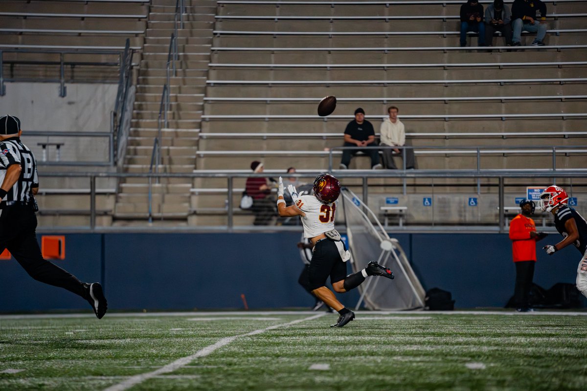 Thankful for my PCC family.
DB/Returner 
Qualifier 
True Freshman Juco Highlights: 
hudl.com/video/3/164045…

<a href="/PCCLancerFB/">Pasadena City College Football</a> <a href="/RobertTuckerPCC/">Robert Tucker</a> <a href="/CoachMike_21/">Coach Mike Sanchez</a> <a href="/CoachReg_626/">Coach Reggie 🏈</a> <a href="/CoachHartnett43/">Joseph Hartnett</a> <a href="/scfafootball/">Southern California Football Association</a> <a href="/efloow1598/">Eric Flowers</a> <a href="/PCCAthletics/">PCC Athletics</a> <a href="/JUCOFFrenzy/">JUCO Football Frenzy</a> <a href="/SacManSpin/">Coach Anthony Spinner (PPSC)</a> <a href="/Hatch89/">Matthew Hatchette</a> <a href="/CoachWestbezzie/">Coach Westbrooks</a>