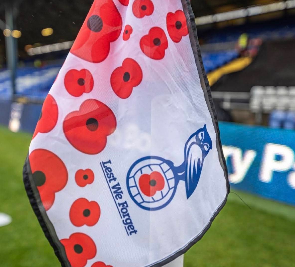 oafc617's tweet image. Do any #oafc memorabilia collectors fancy one of the &apos;signed&apos; Corner Flags from the Remembrance Fixture? 

All 4 flags currently have bids of £100 each and all bids must be in by midnight 9th/10th December. 

@HMFVETERANSOAFC

See link for details

facebook.com/share/p/17Vouv…