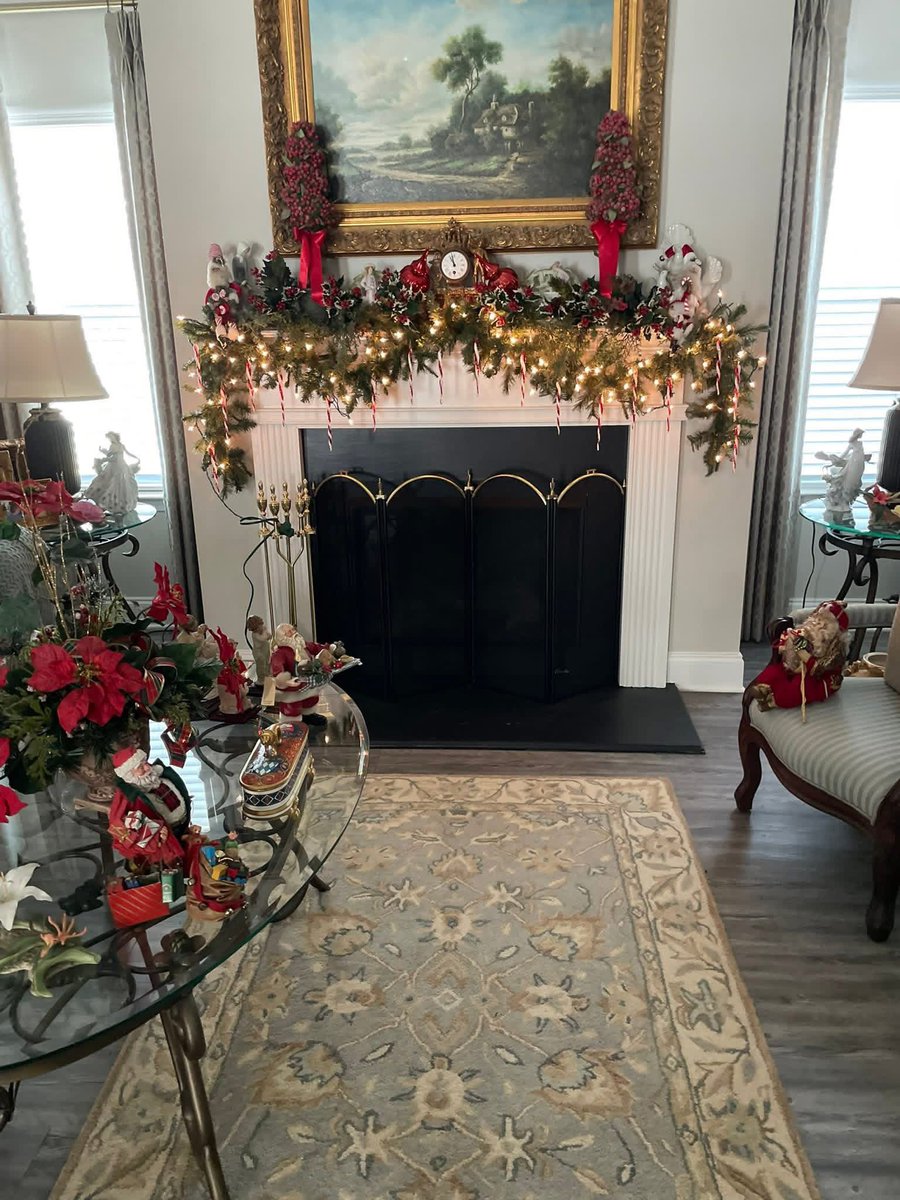 🔴وهيك خلّصنا زينة #عيد_الميلاد 
وصرنا جاهزين لاستقبال #يسوع_المسيح  المجد لله في الاعالي 
نجمة وأجراس ومن حولها أنوار. كل سنة ونور ربنا محويطكم.
لتضيء بيوتكم بالمصابيح المتلألئة. ...