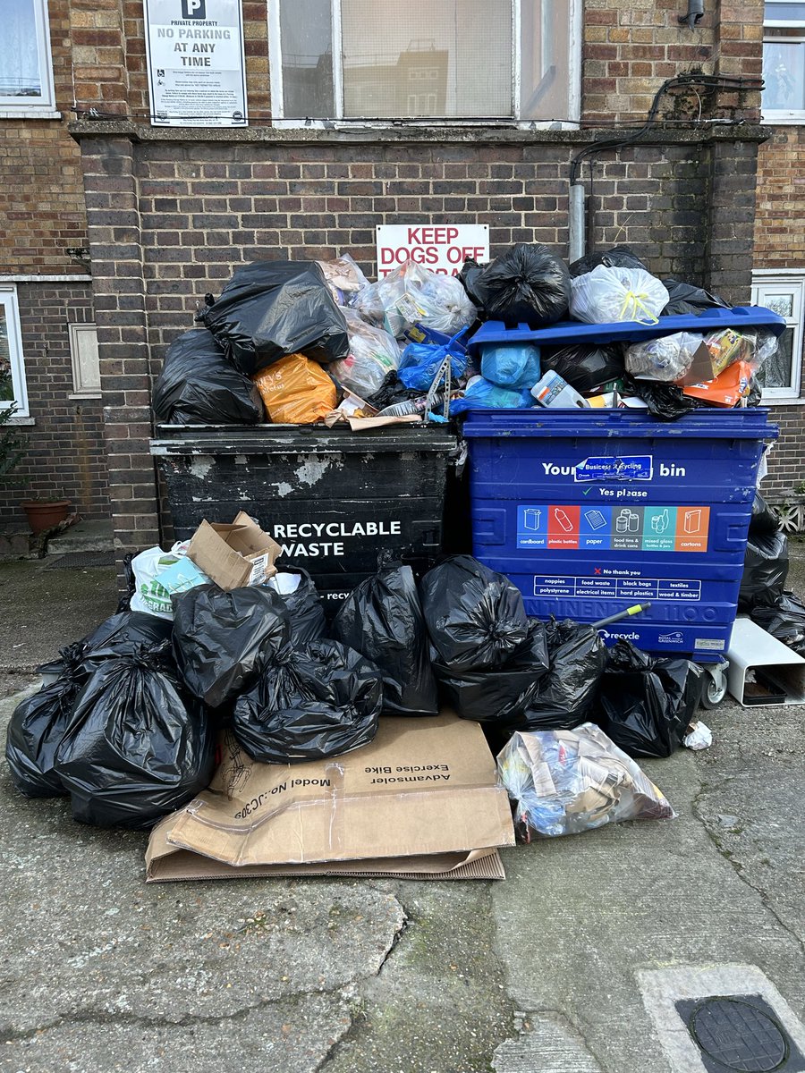 TimandraHarknes's tweet image. Welcome to @Royal_Greenwich - twinned with Birmingham 
(It’s got worse since I took these photos)