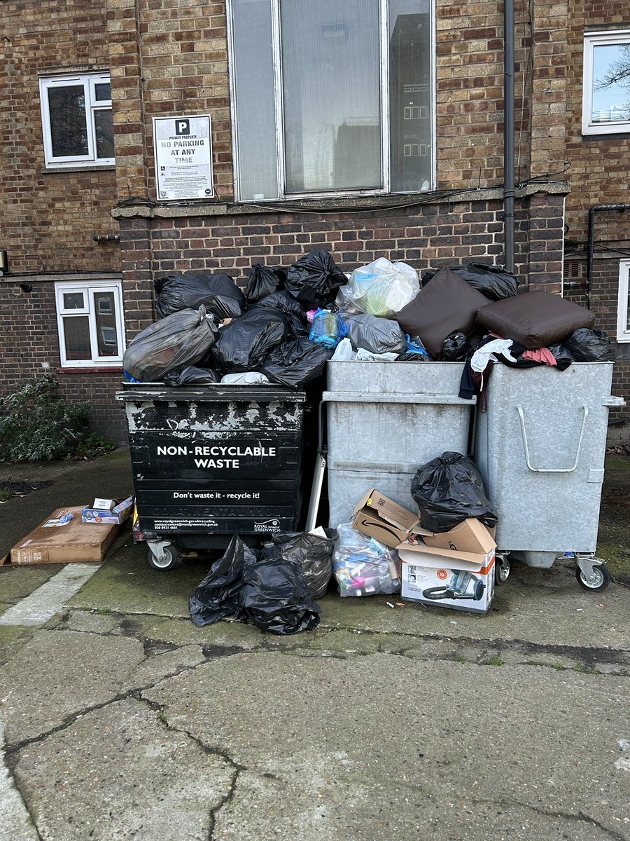 TimandraHarknes's tweet image. Welcome to @Royal_Greenwich - twinned with Birmingham 
(It’s got worse since I took these photos)