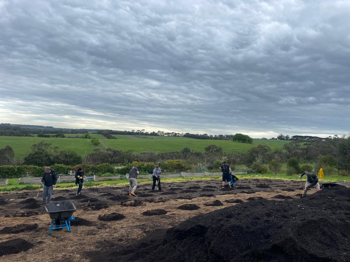 Food_ForChange's tweet photo. Tuesday and Friday are Volunteer Days! 🤝
Corporate teams and individuals give back, roll up their sleeves, and make a real difference. 💚
Join us and be part of something meaningful! 💚 https://t.co/bHJxJEoTRe 

#FoodForChange #Grow #Rescue #Support #Food #Charity #Australia https://t.co/L7dUqnTOqS