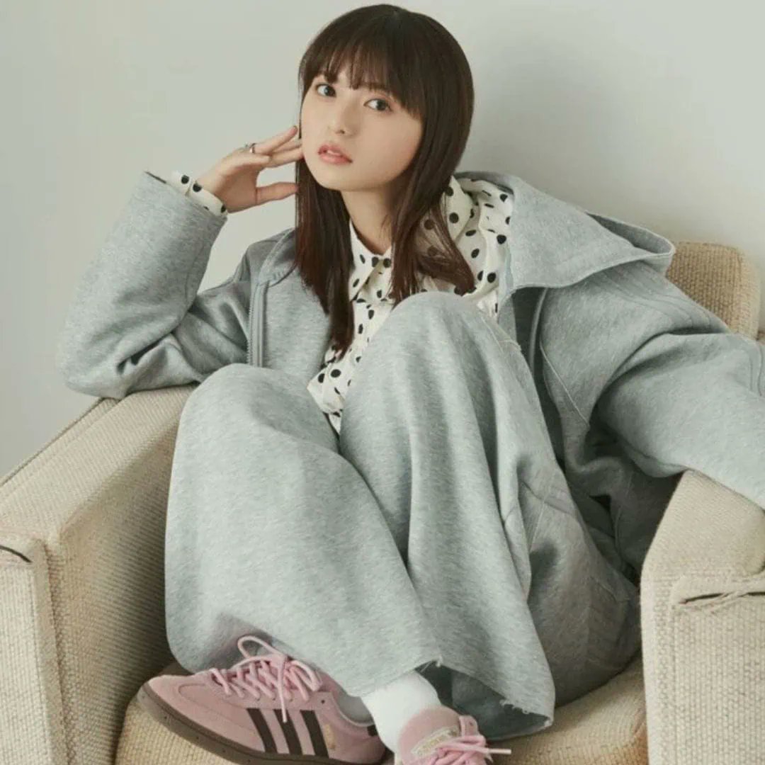 レトロ可愛い15 齋藤飛鳥が履きこなす「アディダス オリジナルス」のレトロスニーカー