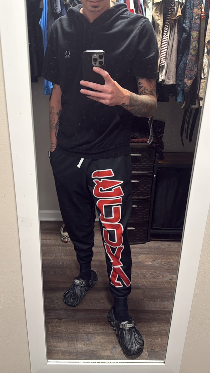 Dave_Nicholson_'s tweet photo. Absolutely comfy! @xBooyaa merch is def legit-ness! Now I just need a hoodie! https://t.co/TRv97lRDTz