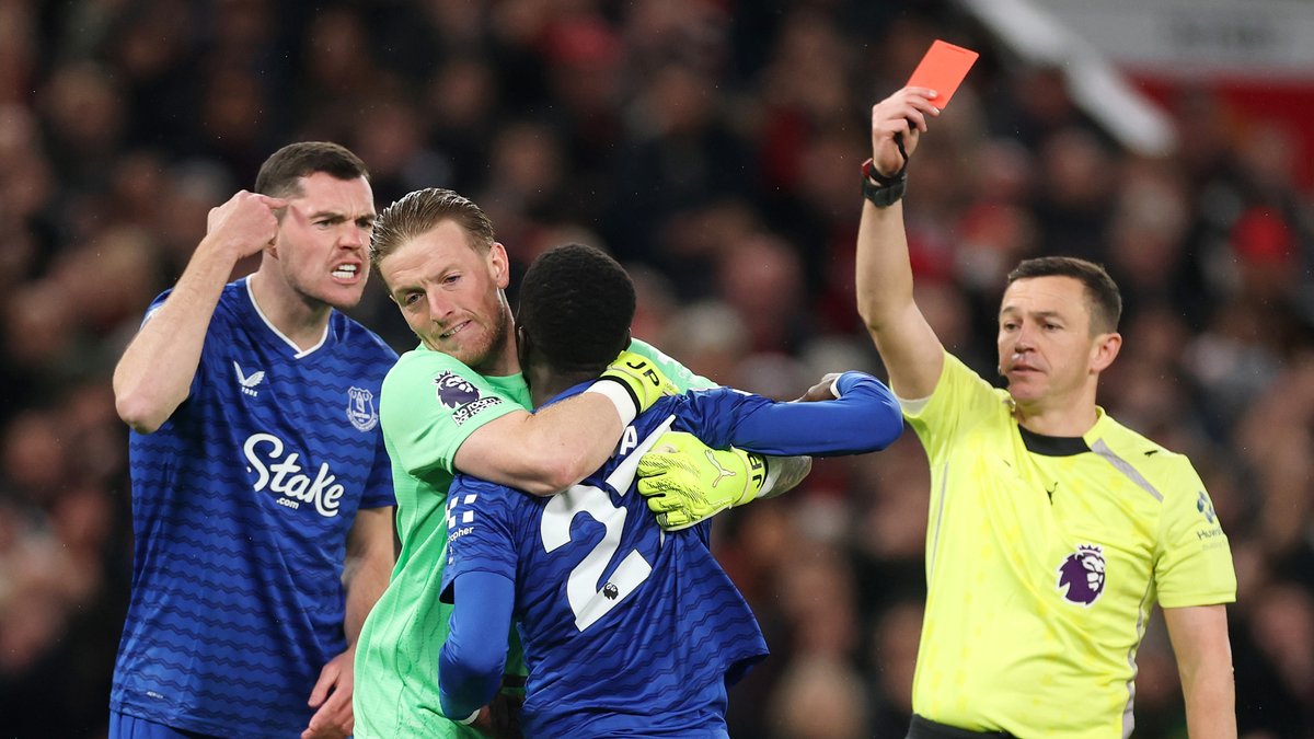 🔴 上位浮上も逃す 🏴󠁧󠁢󠁥󠁮󠁧󠁿 10人の相手にホームで完封負けの