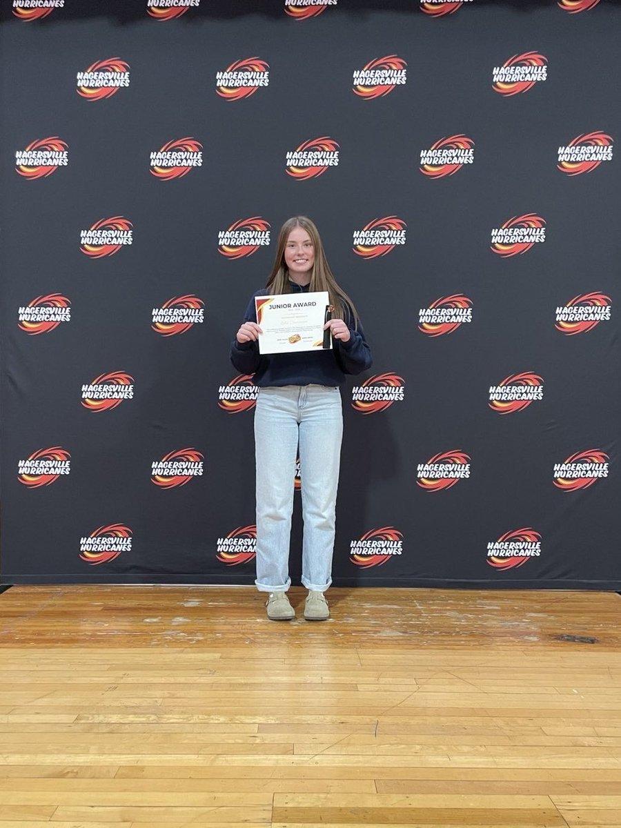 EllaCourneyea21's tweet image. Today I got to celebrate my academic achievements, receiving the academic English award, honour roll with a 94% average, and securing a 4.0 GPA! Thankful for my classmates, teammates, and coaches who push me to be better everyday! @CollegeBDJocks @CoastRecruits @TopPreps