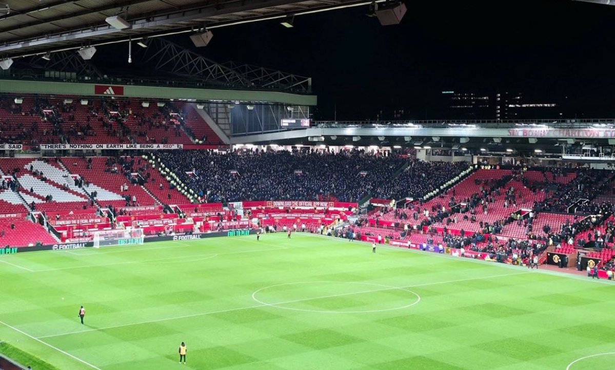 theawayfans's tweet image. What a night for the 3,000 Everton fans at Old Trafford tonight.

#EFC 👏