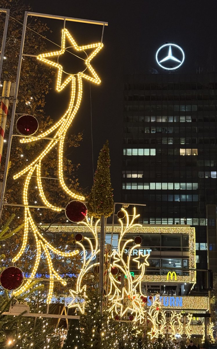 edwardstrngr's tweet image. Christmas lights, with German characteristics…