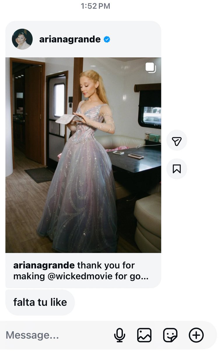 *me tardo en darle like a un post de ariana*
mis amigos: