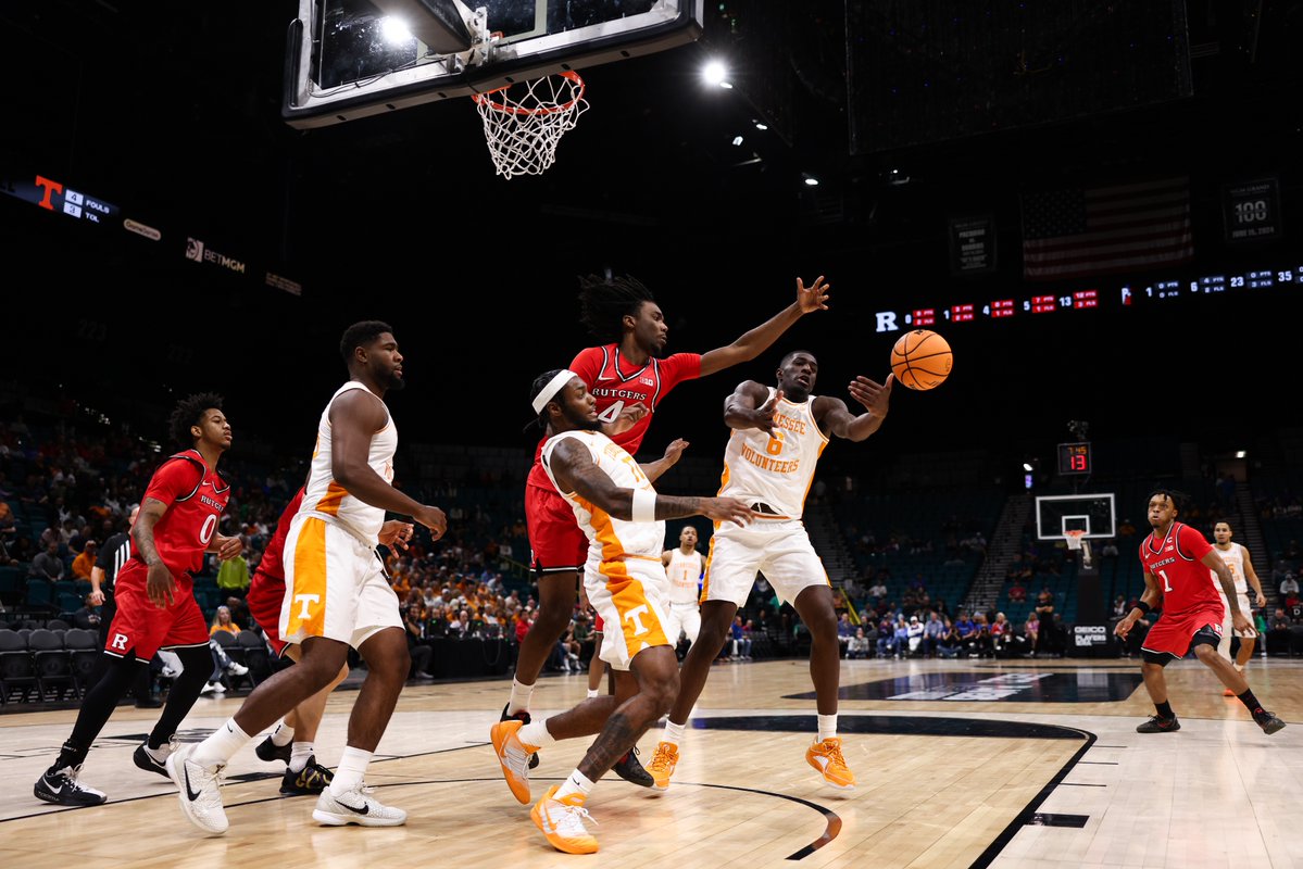 MGMGrand's tweet image. 🏀Tennessee vs Rutgers🏀

@Vol_Hoops came out on top against their game against @RutgersMBB. @Players_Era is fully underway here at the arena!

60-85

📸Katelyn Mulcahy / Players Era