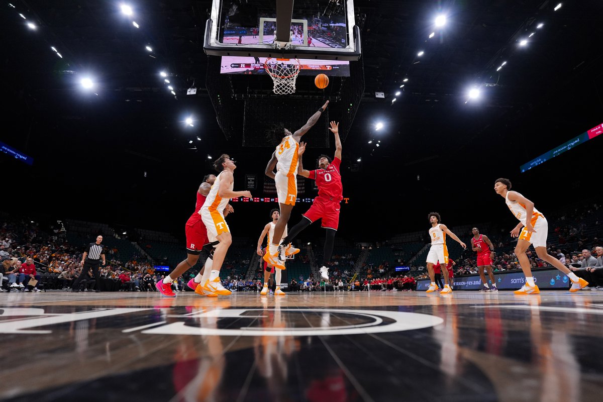 MGMGrand's tweet image. 🏀Tennessee vs Rutgers🏀

@Vol_Hoops came out on top against their game against @RutgersMBB. @Players_Era is fully underway here at the arena!

60-85

📸Katelyn Mulcahy / Players Era
