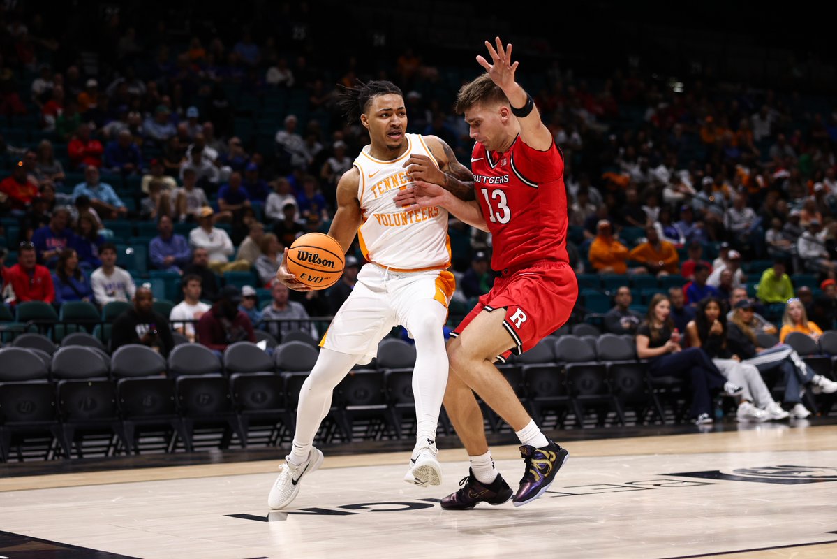 MGMGrand's tweet image. 🏀Tennessee vs Rutgers🏀

@Vol_Hoops came out on top against their game against @RutgersMBB. @Players_Era is fully underway here at the arena!

60-85

📸Katelyn Mulcahy / Players Era
