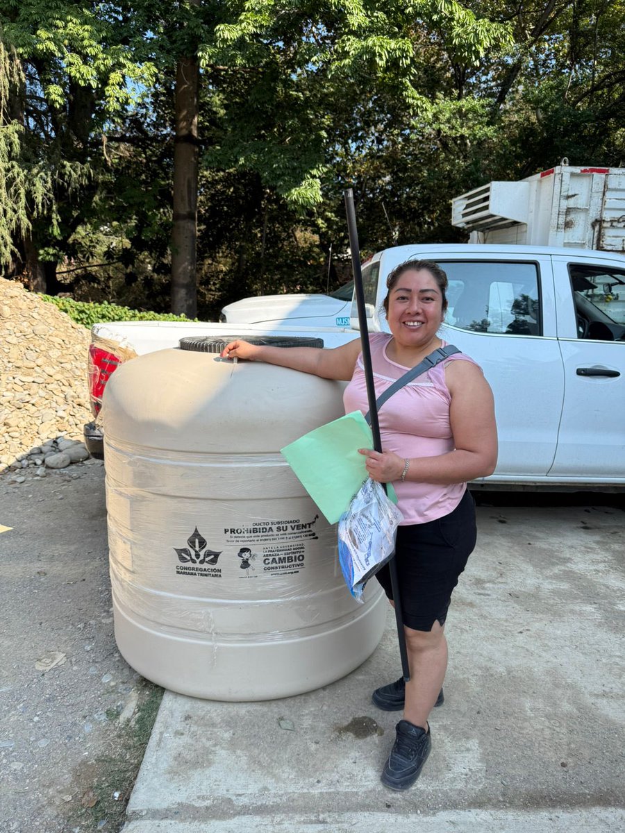 Iniciamos entrega del programa de Co-Inversión en Jalpan, a través del cual las familias pueden acceder a distintos productos que mejoran su calidad de vida. 
Asi, todos avanzamos, en equipo con Congregación Mariana Trinitaria y con cada una de las familias beneficiadas. 🙌🏻