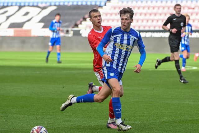LaticsBase's tweet image. 🚨NEW: Wigan Athletic have agreed a permanent deal with Runcorn Linnets for goal-scoring trialist, Adam Moseley. 

The in-form striker will join the club at the start of the January window. #wafc [@PKendrickWIG]